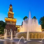 Milan Large Apartment 3 Minutes Walk From The Duomo Cathedral
