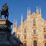Milan Large Apartment 3 Minutes Walk From The Duomo Cathedral